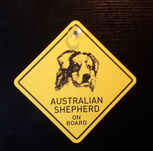 Lade das Bild in den Galerie-Viewer, 12cm Hundeschild Auto Scheibe Schild Motiv Hund + Saugnapf -RASSE A-